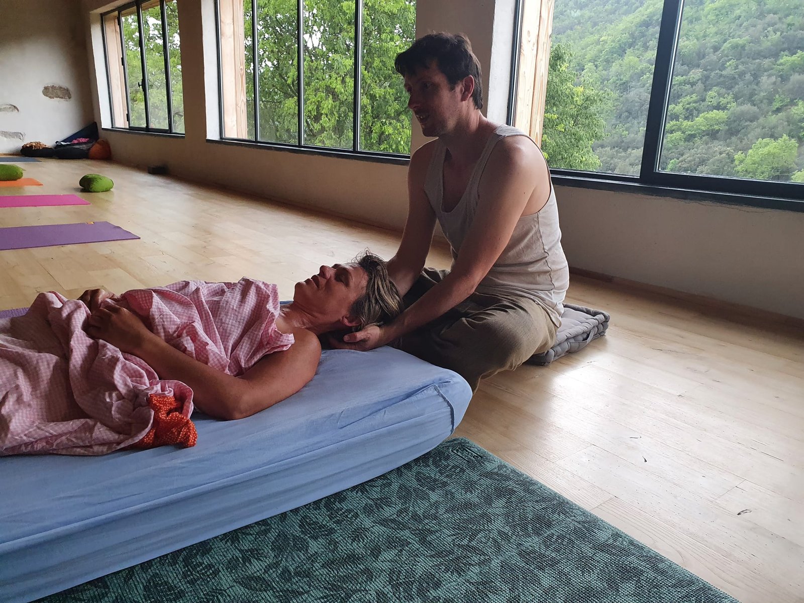 Pratique du ॐ massage au Mas de Gentil